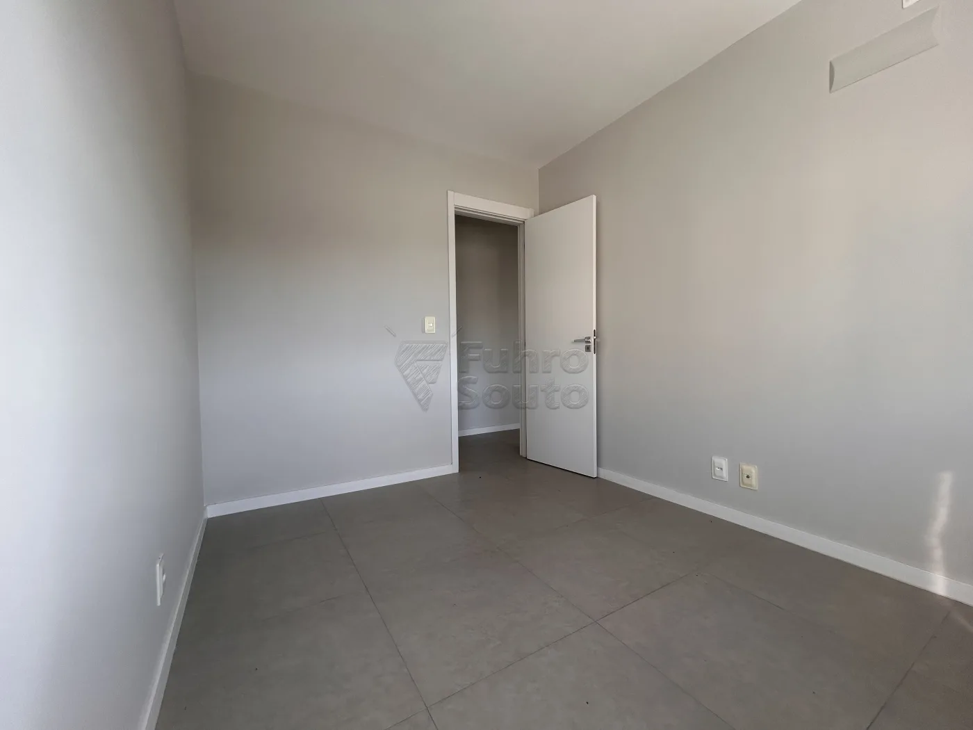 Comprar Apartamento / Padr&atilde;o em Pelotas R$ 240.000,00 - Foto 7