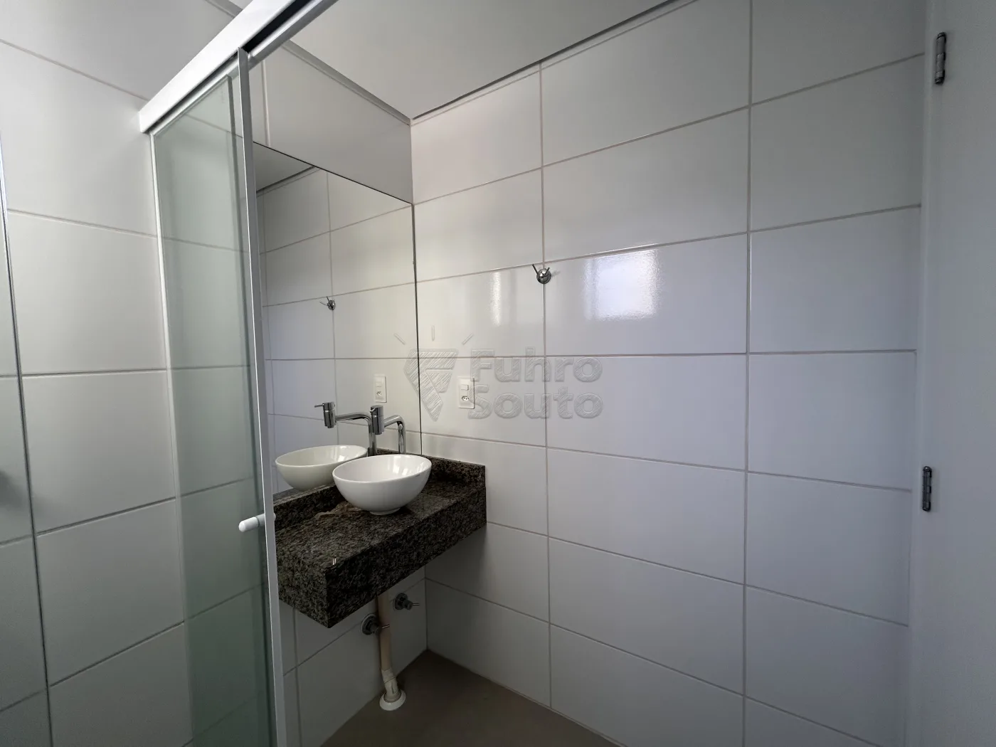Comprar Apartamento / Padr&atilde;o em Pelotas R$ 240.000,00 - Foto 11