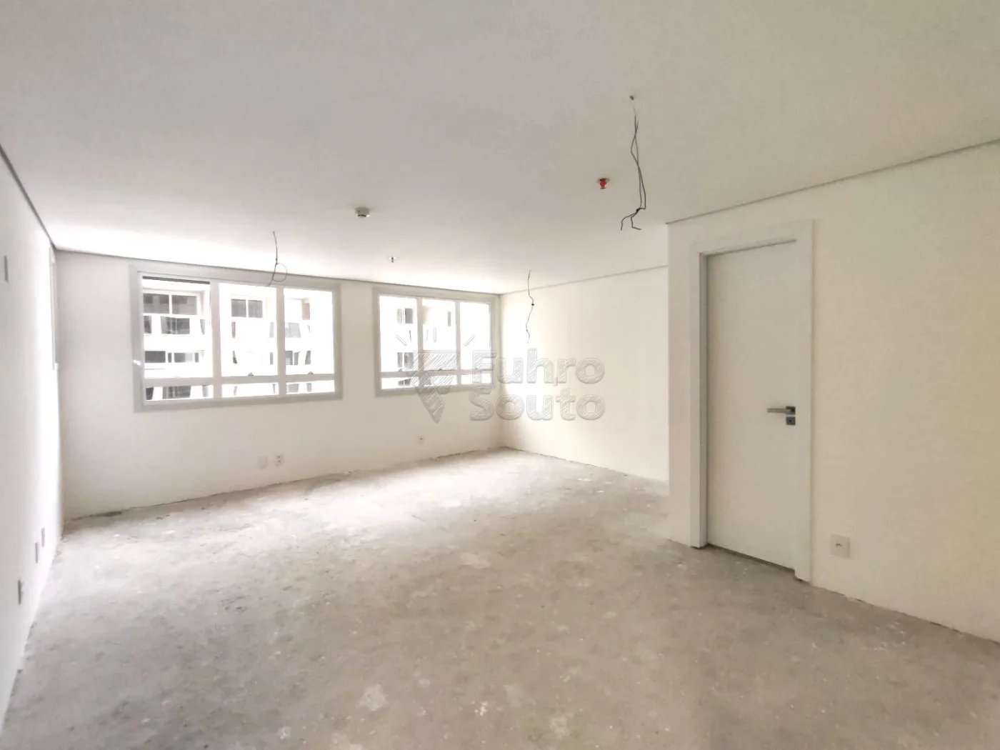 Comprar Comercial / Sala em Condom&iacute;nio em Pelotas R$ 400.000,00 - Foto 1