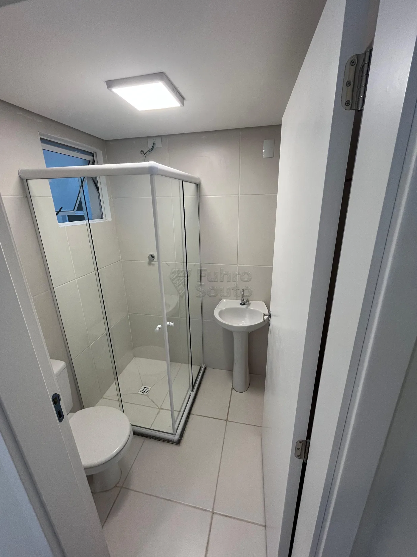 Comprar Apartamento / Padr&atilde;o em Pelotas R$ 190.000,00 - Foto 4