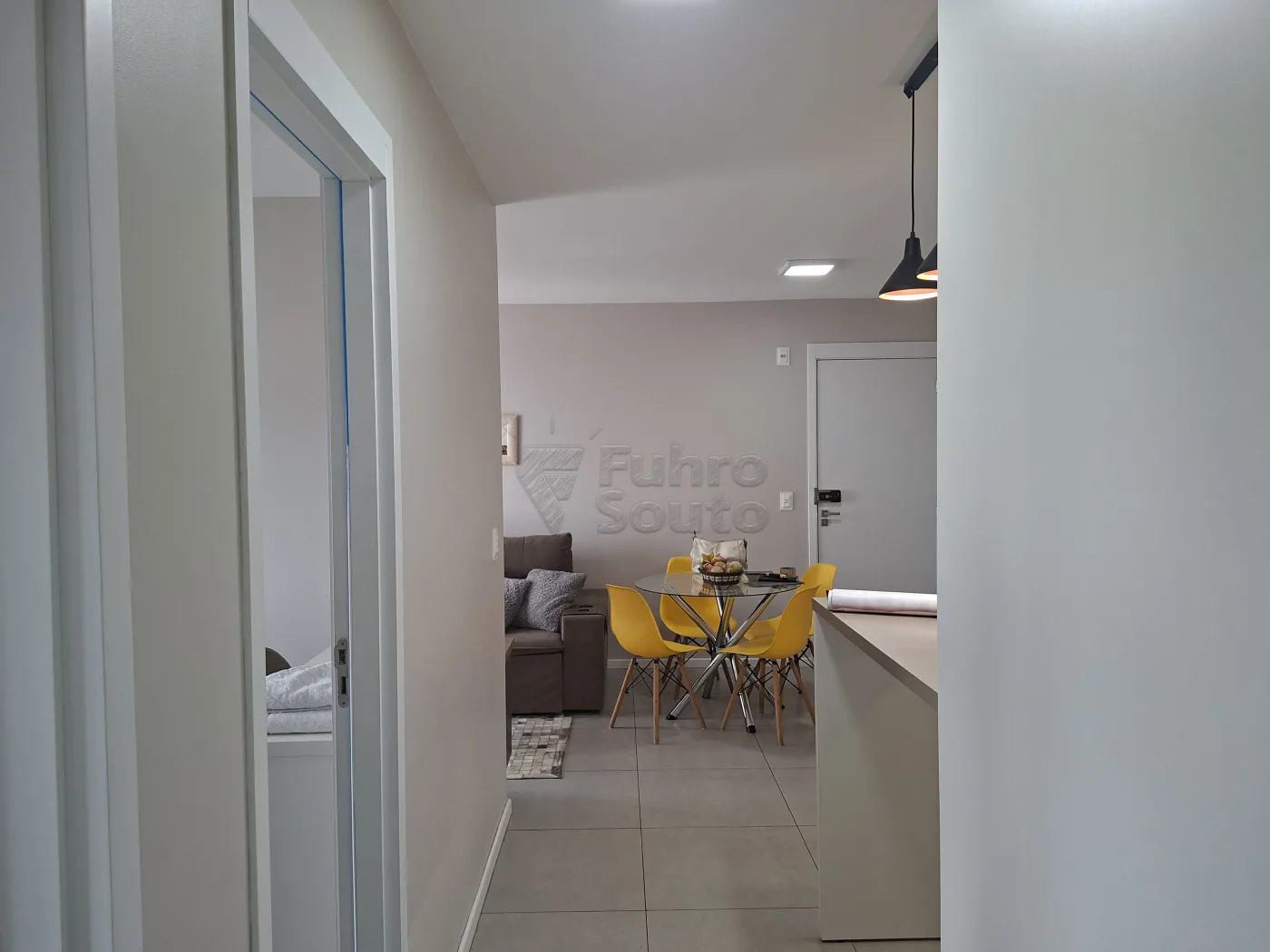 Comprar Apartamento / Padr&atilde;o em Pelotas R$ 340.500,00 - Foto 3