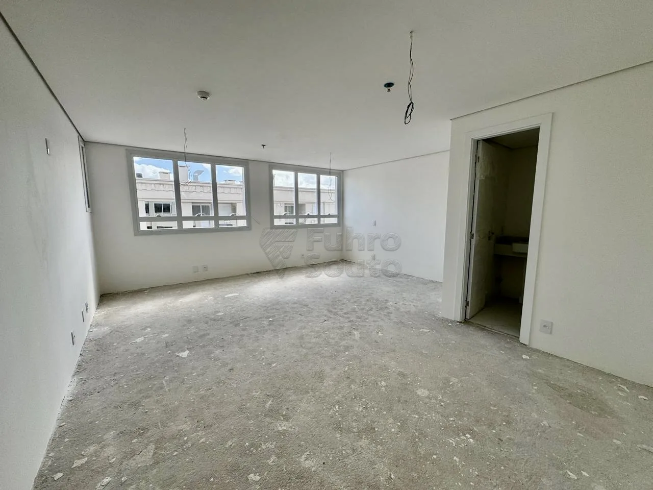 Comprar Comercial / Sala em Condom&iacute;nio em Pelotas R$ 470.000,00 - Foto 1