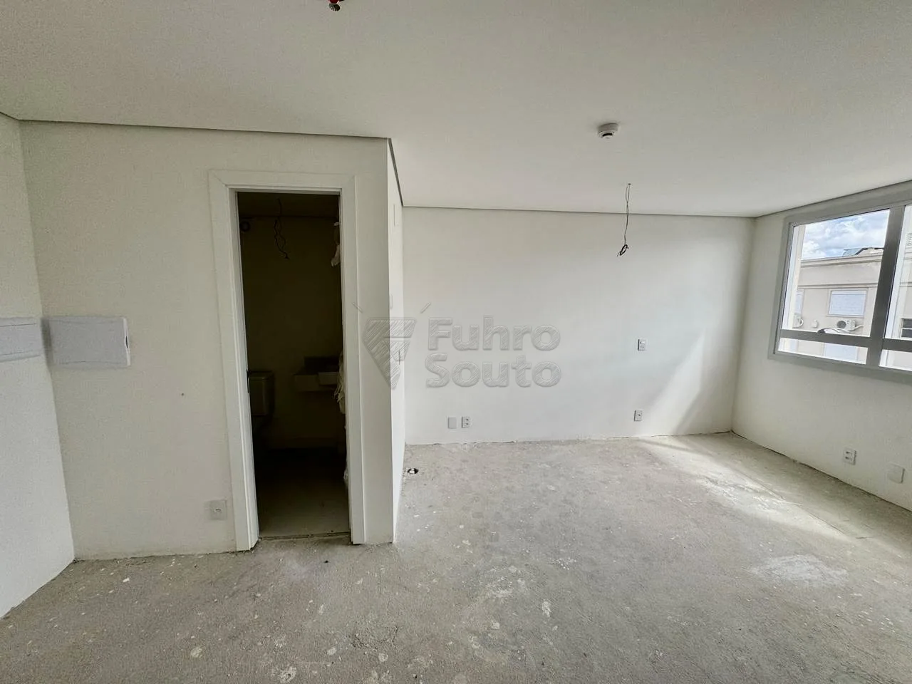 Comprar Comercial / Sala em Condom&iacute;nio em Pelotas R$ 360.000,00 - Foto 1