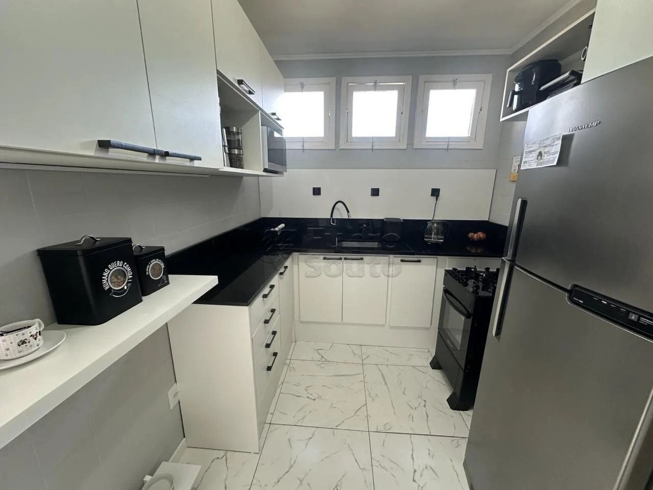 Comprar Apartamento / Padr&atilde;o em Pelotas R$ 250.000,00 - Foto 4