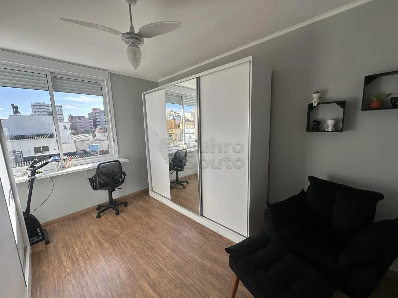 Comprar Apartamento / Padr&atilde;o em Pelotas R$ 250.000,00 - Foto 7