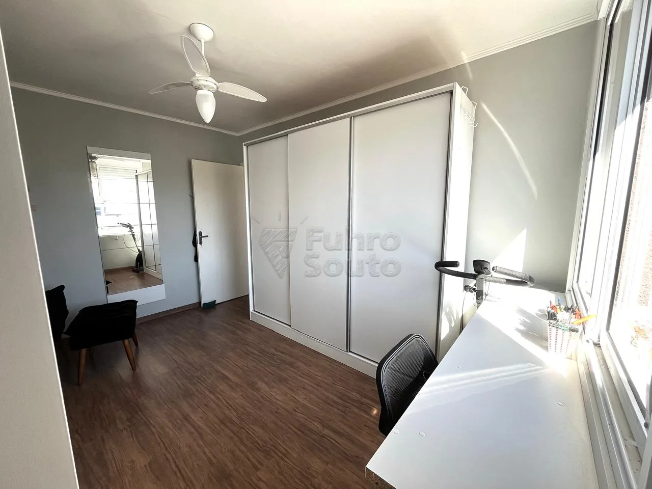 Comprar Apartamento / Padr&atilde;o em Pelotas R$ 250.000,00 - Foto 8