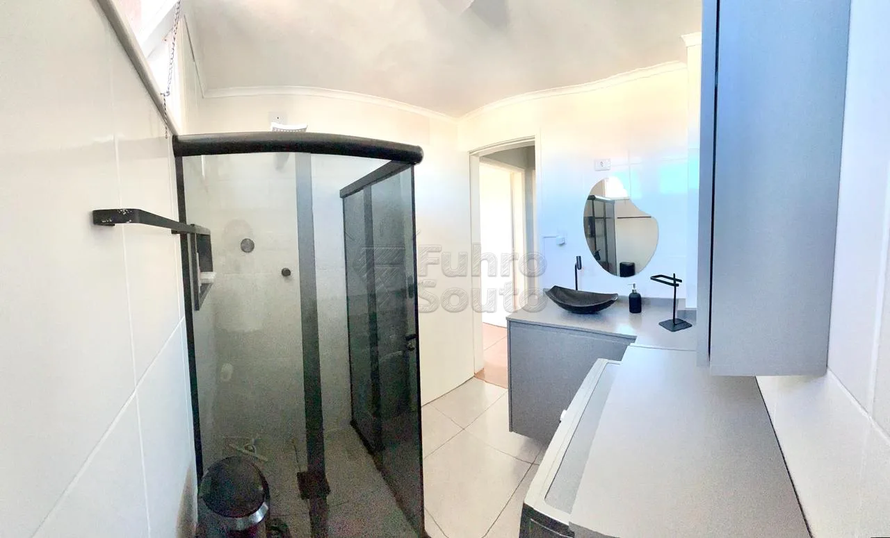 Comprar Apartamento / Padr&atilde;o em Pelotas R$ 250.000,00 - Foto 9