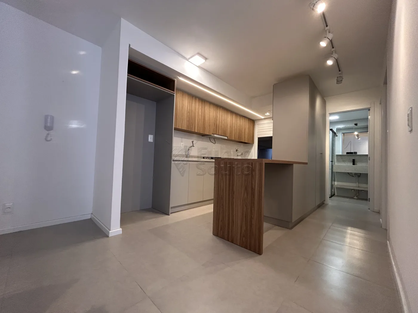 Comprar Apartamento / Padr&atilde;o em Pelotas R$ 320.000,00 - Foto 2