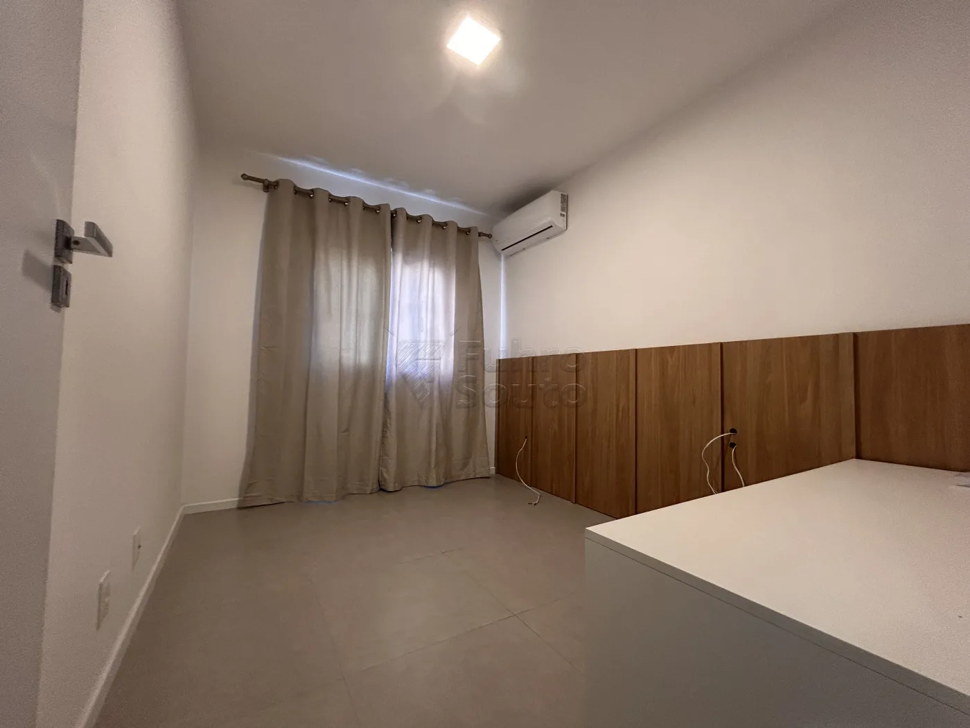 Comprar Apartamento / Padr&atilde;o em Pelotas R$ 320.000,00 - Foto 6