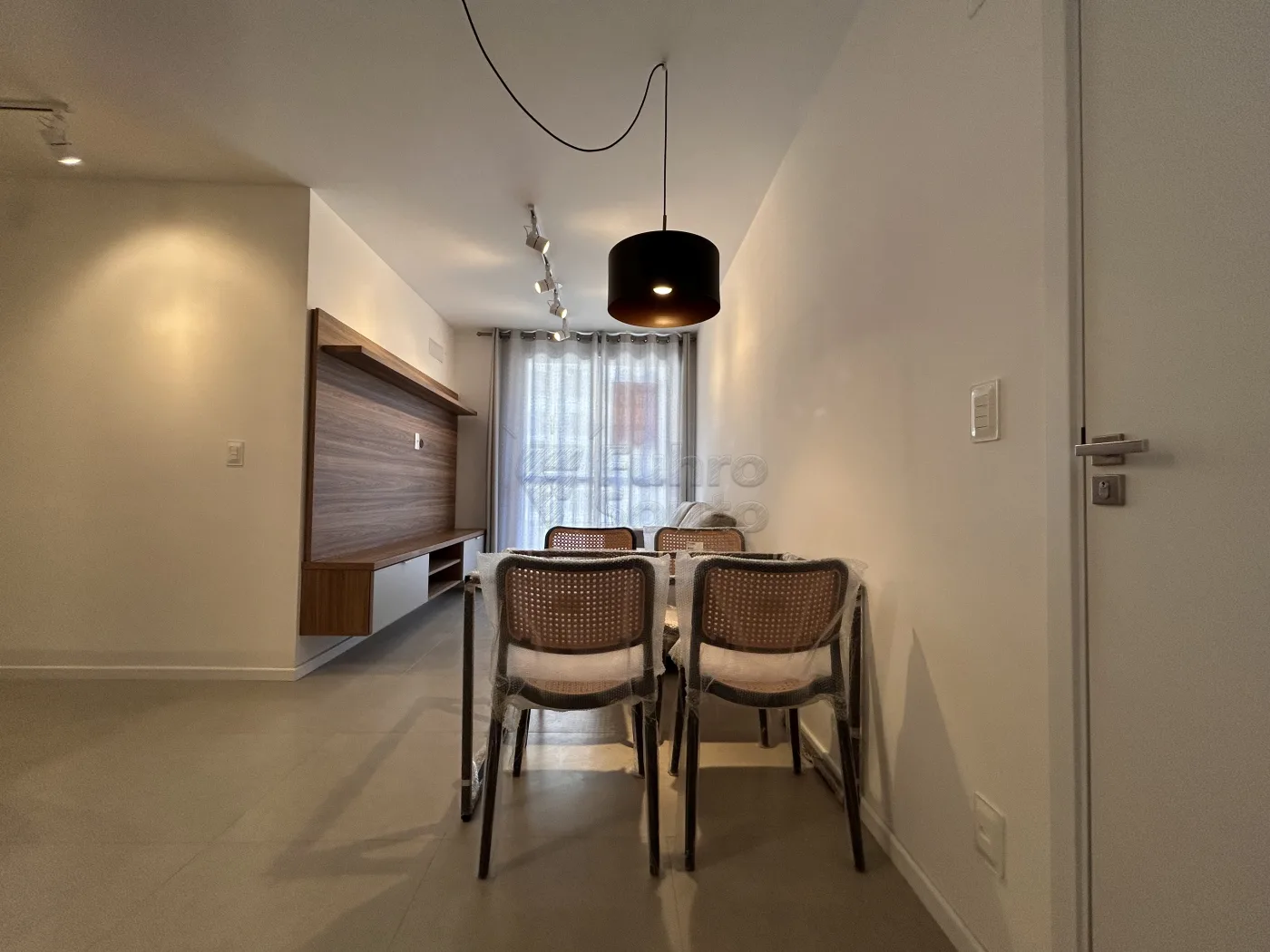 Comprar Apartamento / Padr&atilde;o em Pelotas R$ 320.000,00 - Foto 5