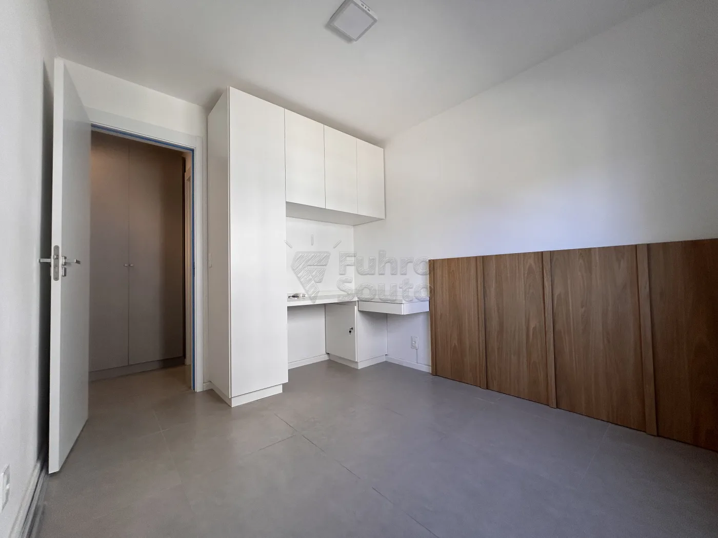 Comprar Apartamento / Padr&atilde;o em Pelotas R$ 320.000,00 - Foto 9