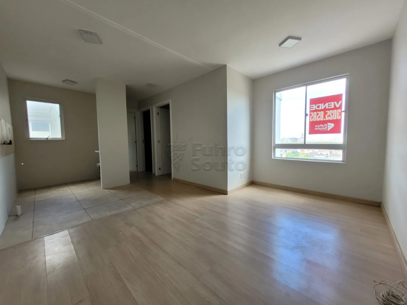 Comprar Apartamento / Padr&atilde;o em Pelotas R$ 157.900,00 - Foto 2