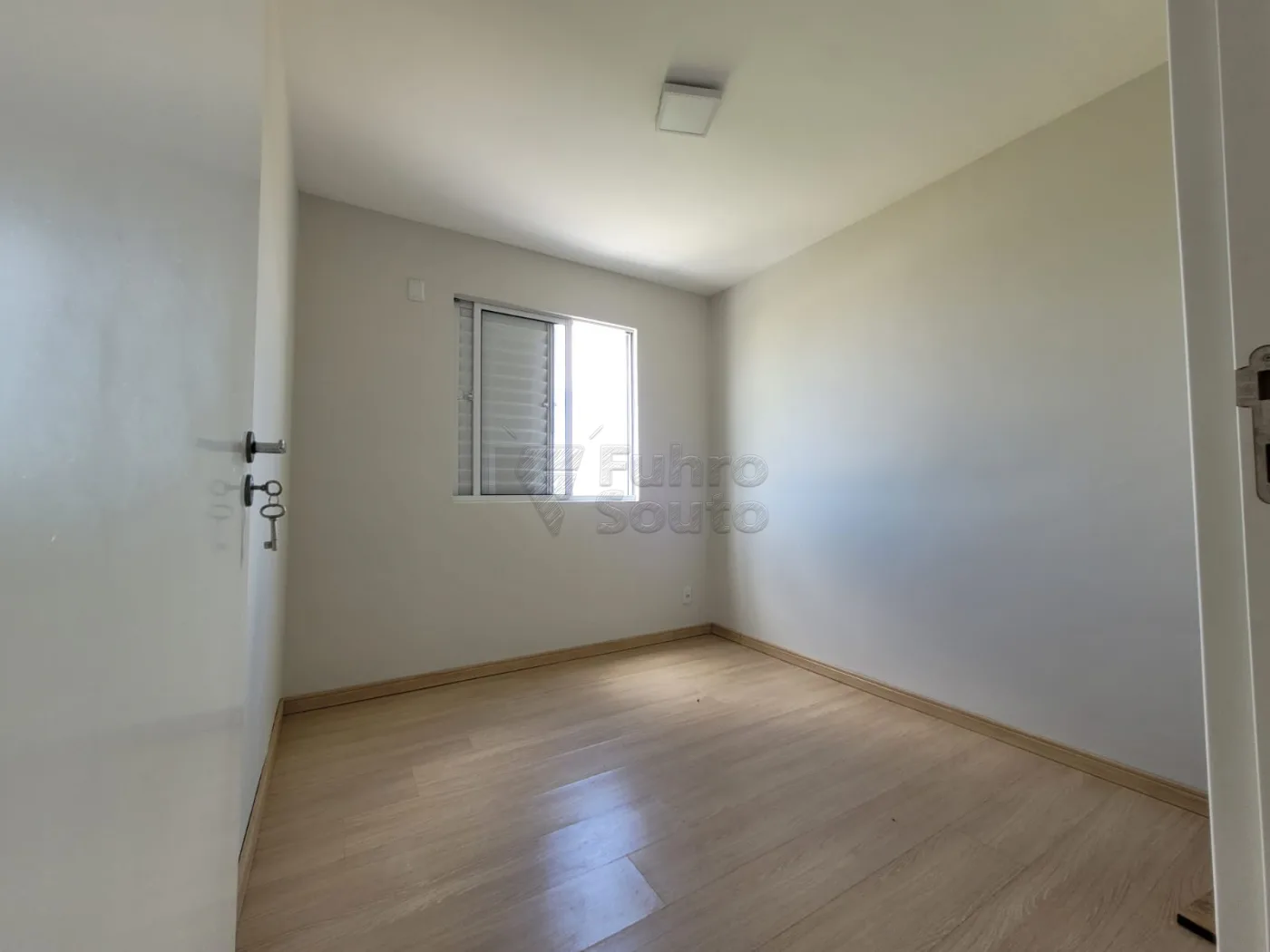 Comprar Apartamento / Padr&atilde;o em Pelotas R$ 157.900,00 - Foto 4