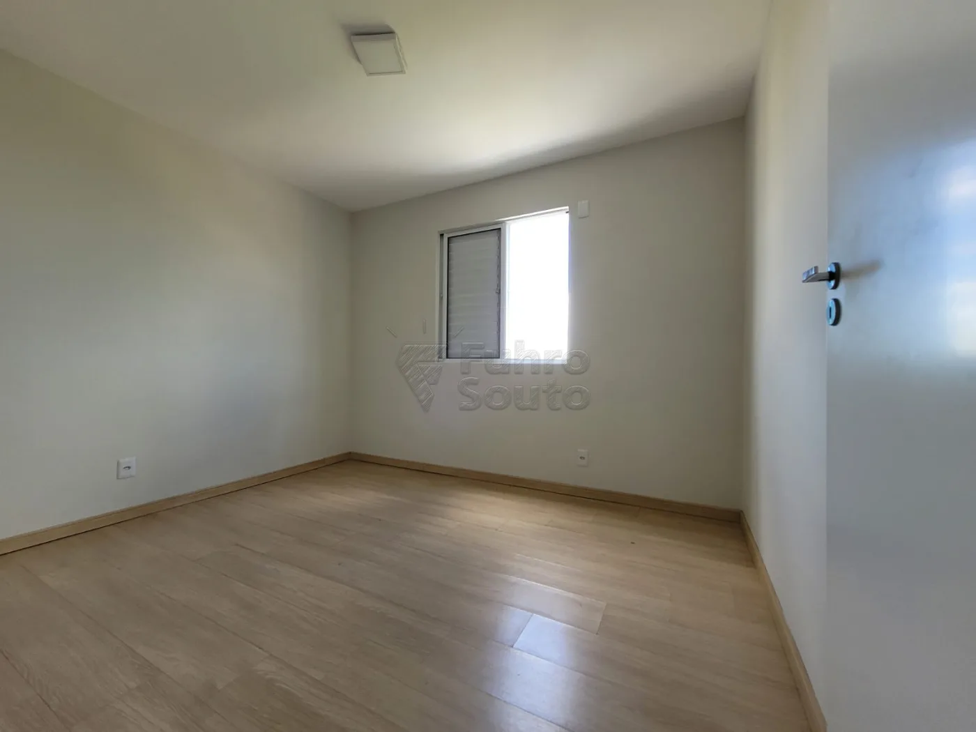Comprar Apartamento / Padr&atilde;o em Pelotas R$ 157.900,00 - Foto 5