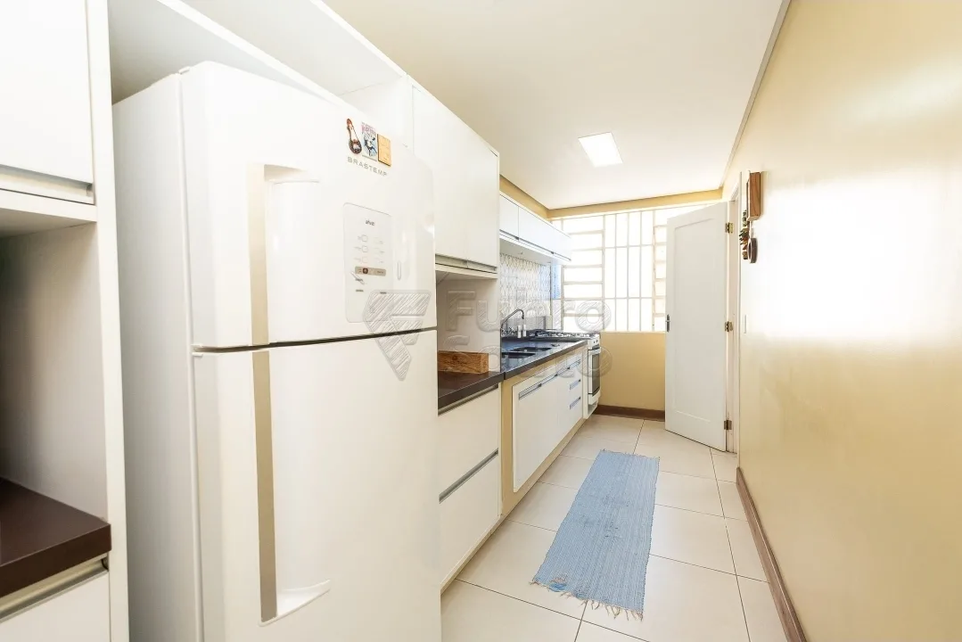 Comprar Casa / Padr&atilde;o em Pelotas R$ 750.000,00 - Foto 4