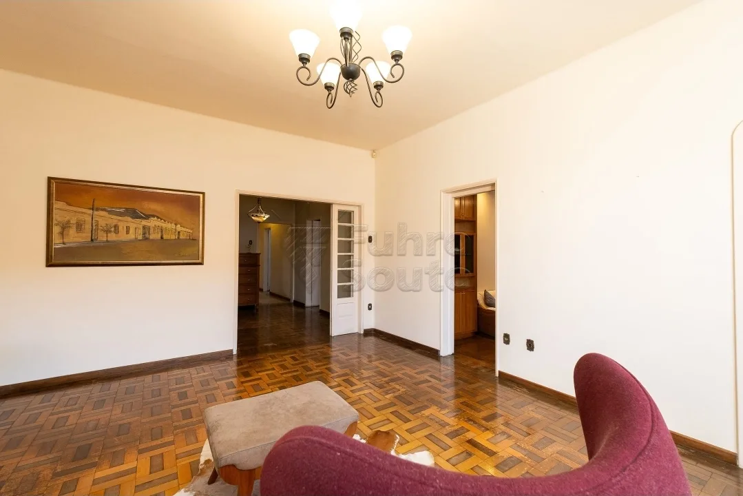 Comprar Casa / Padr&atilde;o em Pelotas R$ 750.000,00 - Foto 3