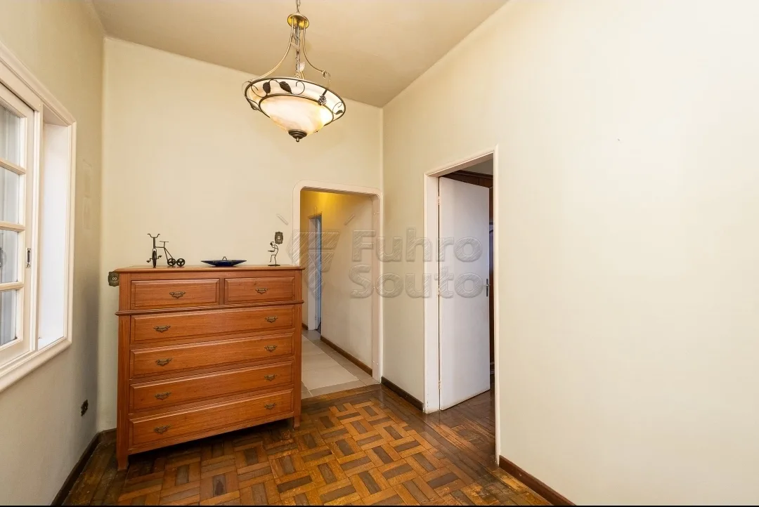 Comprar Casa / Padr&atilde;o em Pelotas R$ 750.000,00 - Foto 13