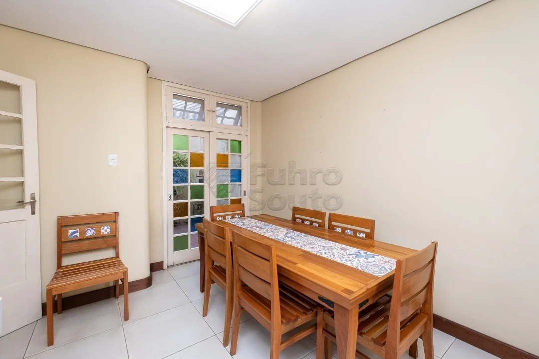 Comprar Casa / Padr&atilde;o em Pelotas R$ 750.000,00 - Foto 6