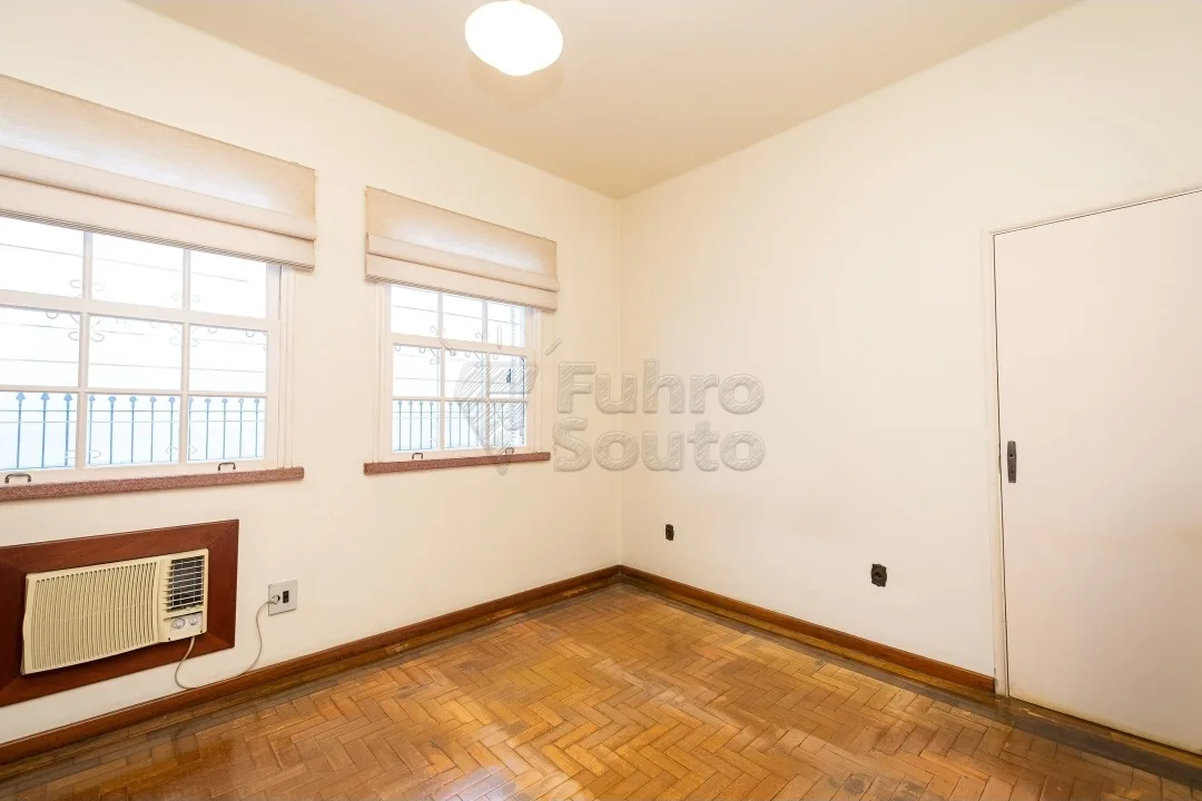 Comprar Casa / Padr&atilde;o em Pelotas R$ 750.000,00 - Foto 14