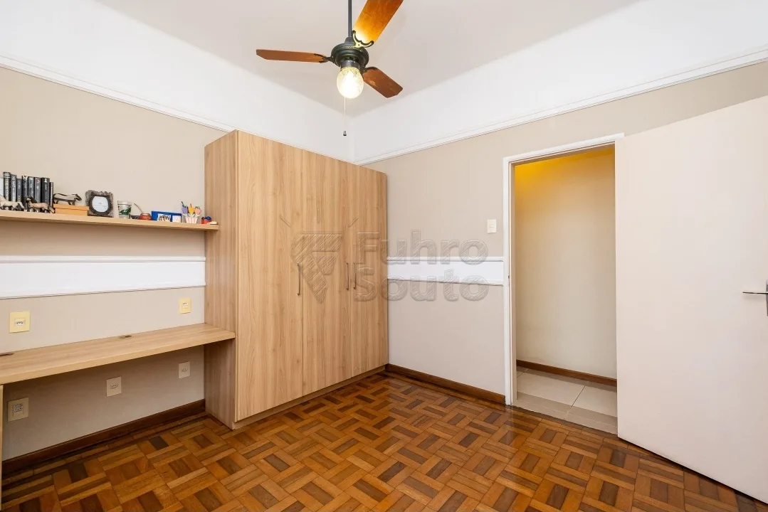 Comprar Casa / Padr&atilde;o em Pelotas R$ 750.000,00 - Foto 11