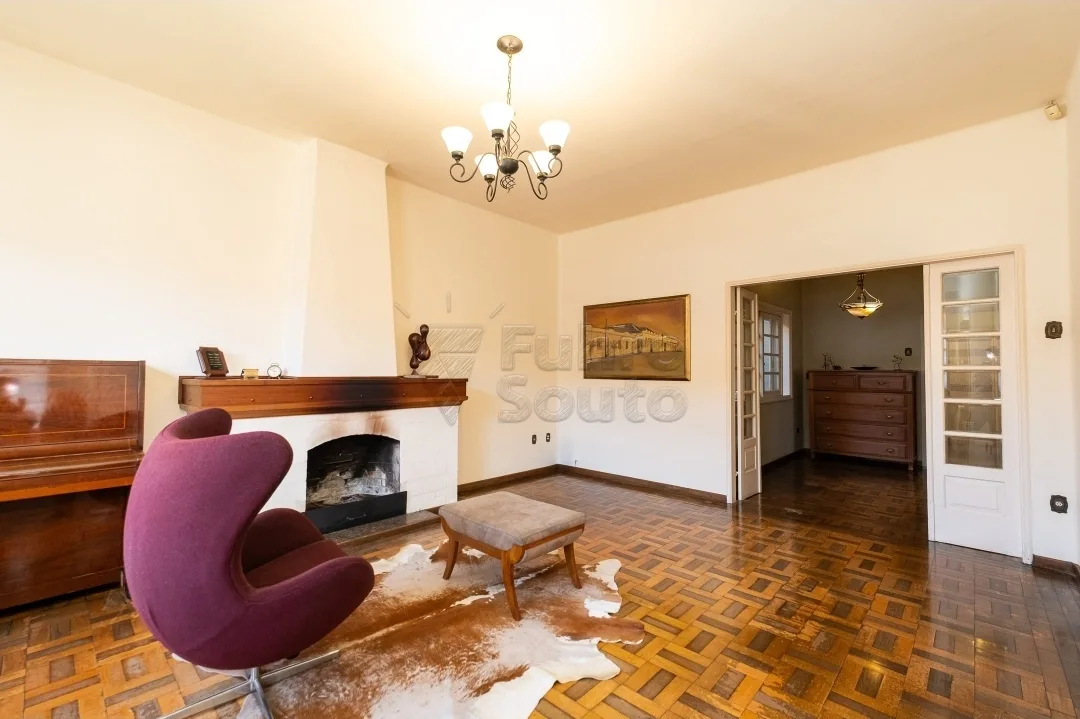 Comprar Casa / Padr&atilde;o em Pelotas R$ 750.000,00 - Foto 1