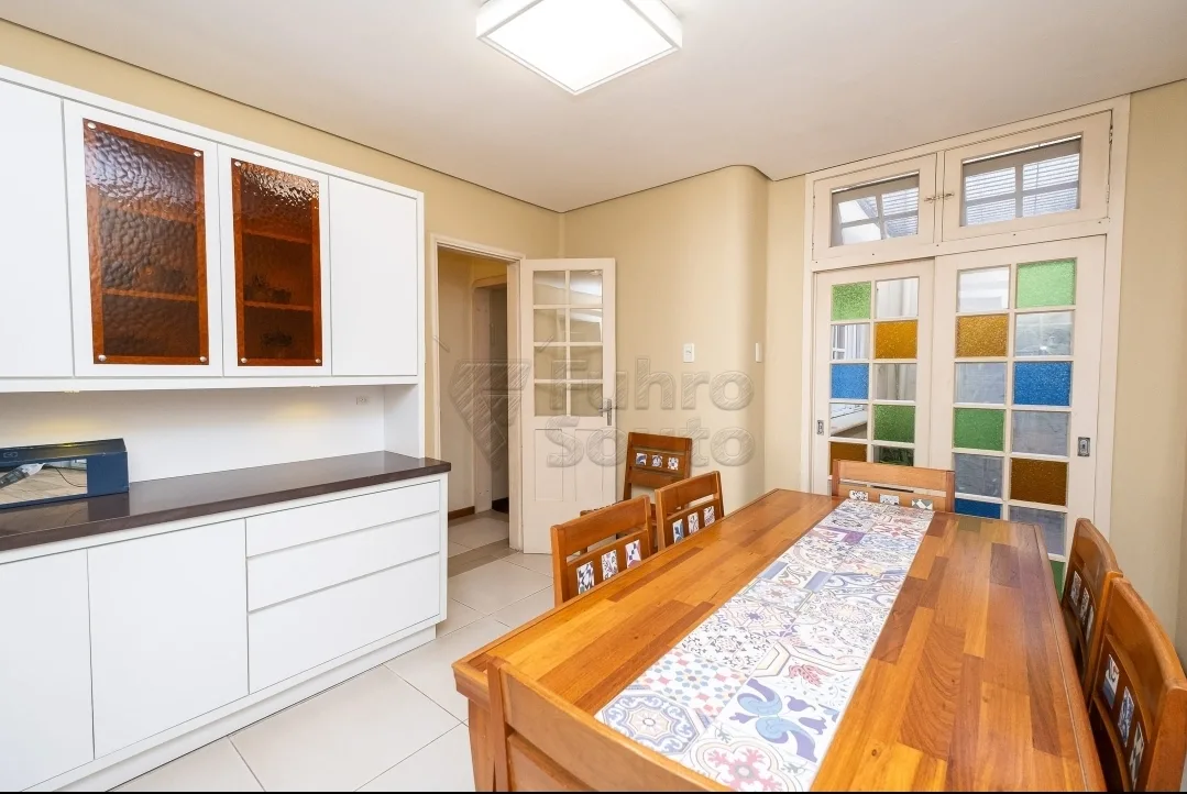Comprar Casa / Padr&atilde;o em Pelotas R$ 750.000,00 - Foto 8