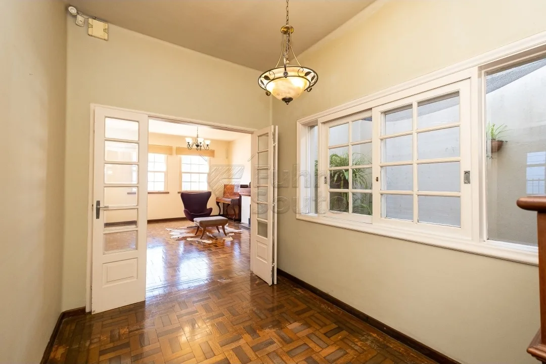 Comprar Casa / Padr&atilde;o em Pelotas R$ 750.000,00 - Foto 10