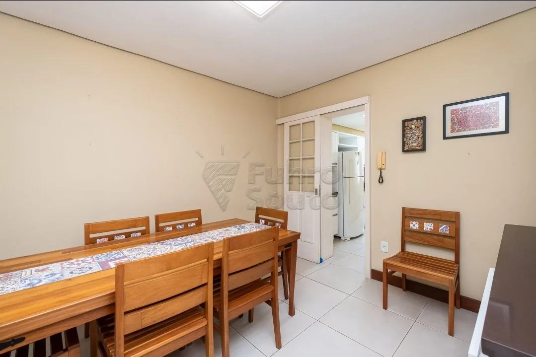 Comprar Casa / Padr&atilde;o em Pelotas R$ 750.000,00 - Foto 9