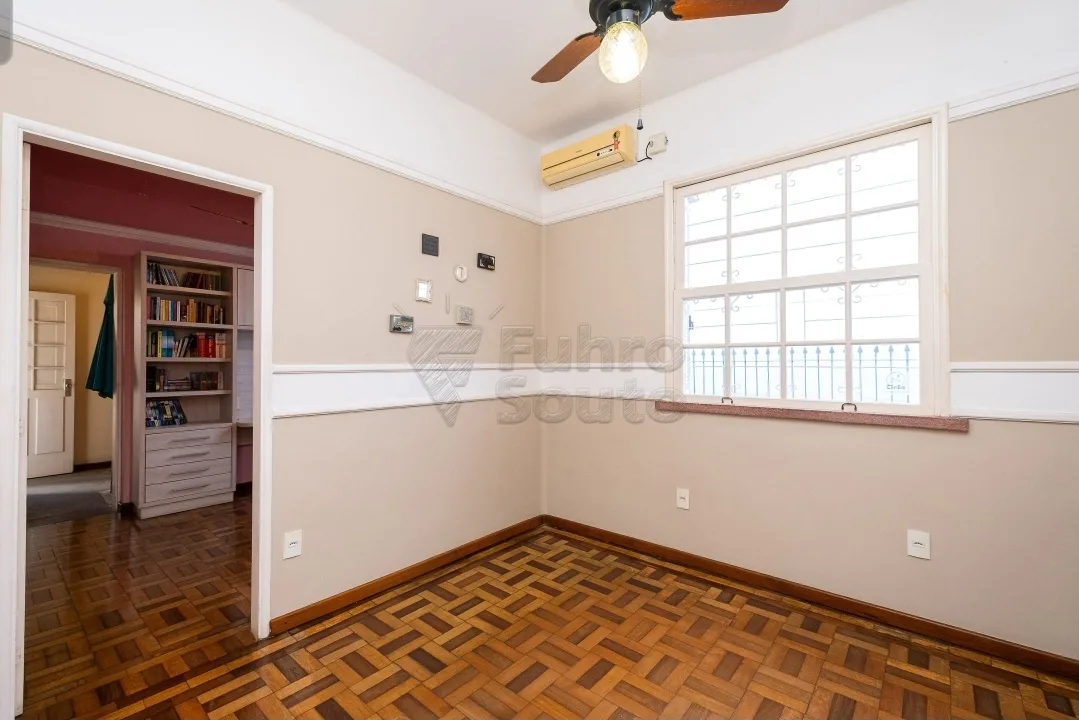 Comprar Casa / Padr&atilde;o em Pelotas R$ 750.000,00 - Foto 20