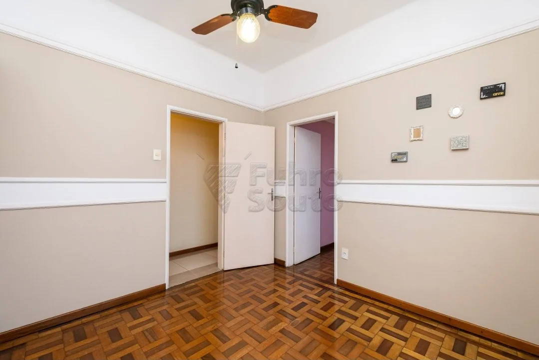 Comprar Casa / Padr&atilde;o em Pelotas R$ 750.000,00 - Foto 27