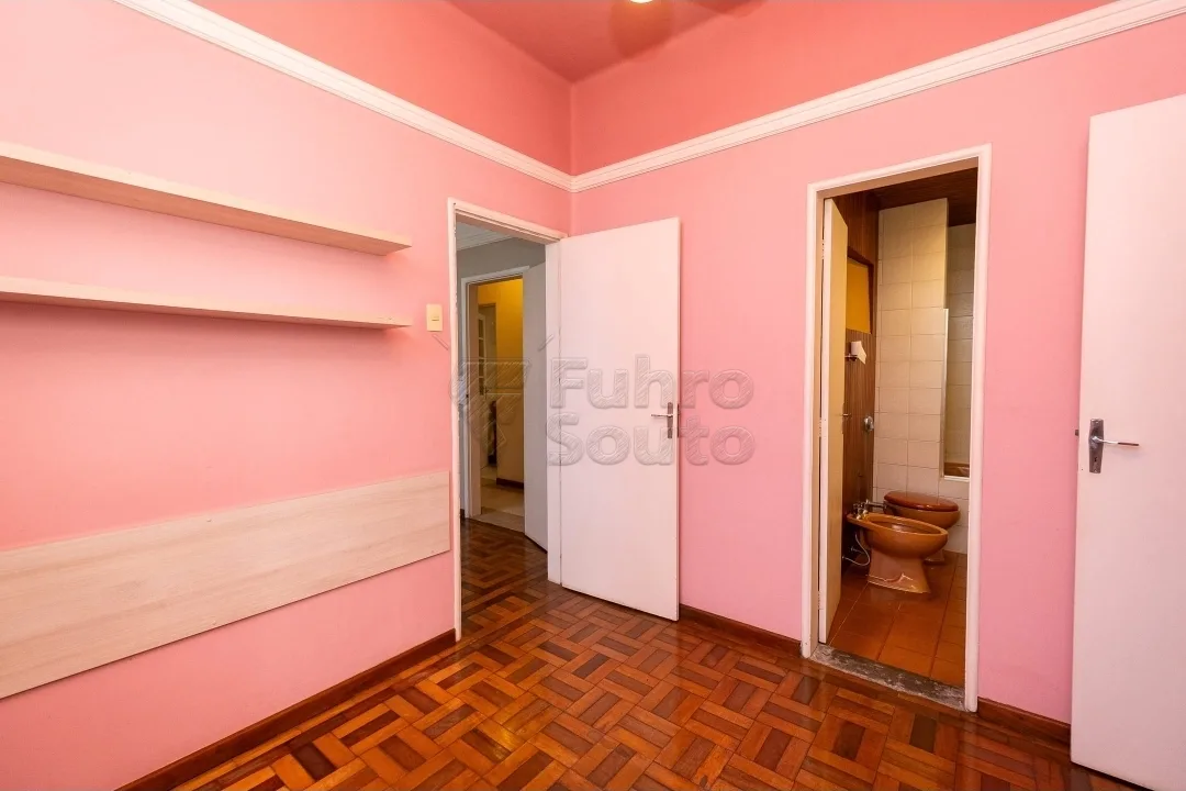 Comprar Casa / Padr&atilde;o em Pelotas R$ 750.000,00 - Foto 23