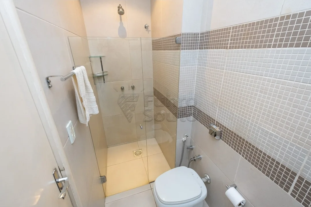 Comprar Casa / Padr&atilde;o em Pelotas R$ 750.000,00 - Foto 30