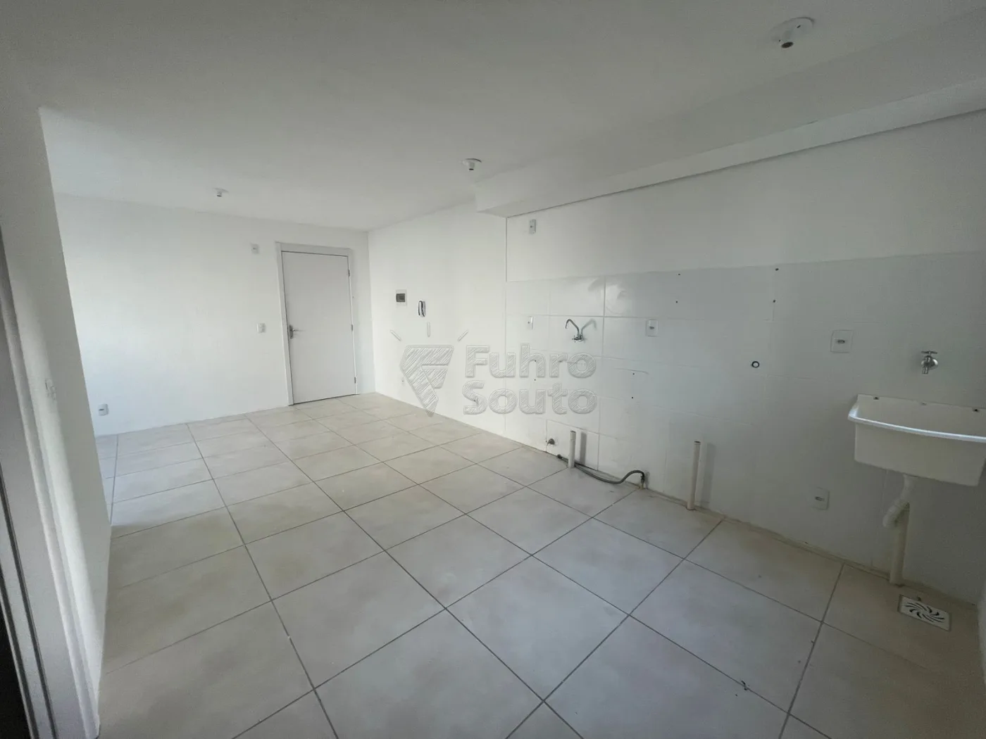 Comprar Apartamento / Padr&atilde;o em Pelotas R$ 135.000,00 - Foto 2