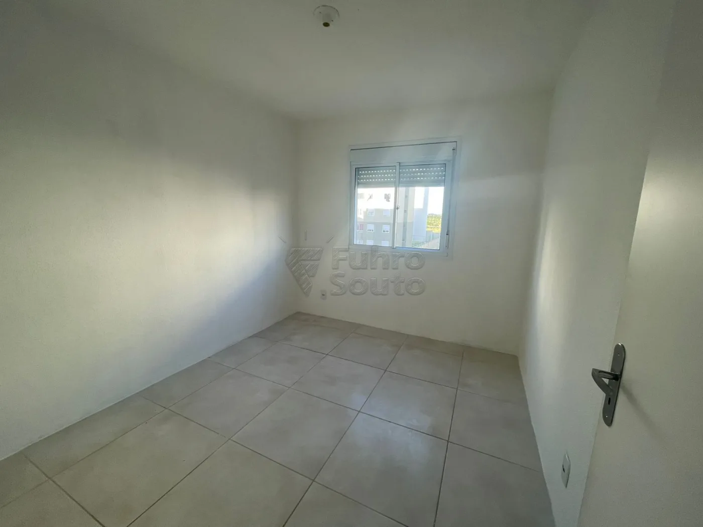 Comprar Apartamento / Padr&atilde;o em Pelotas R$ 135.000,00 - Foto 3