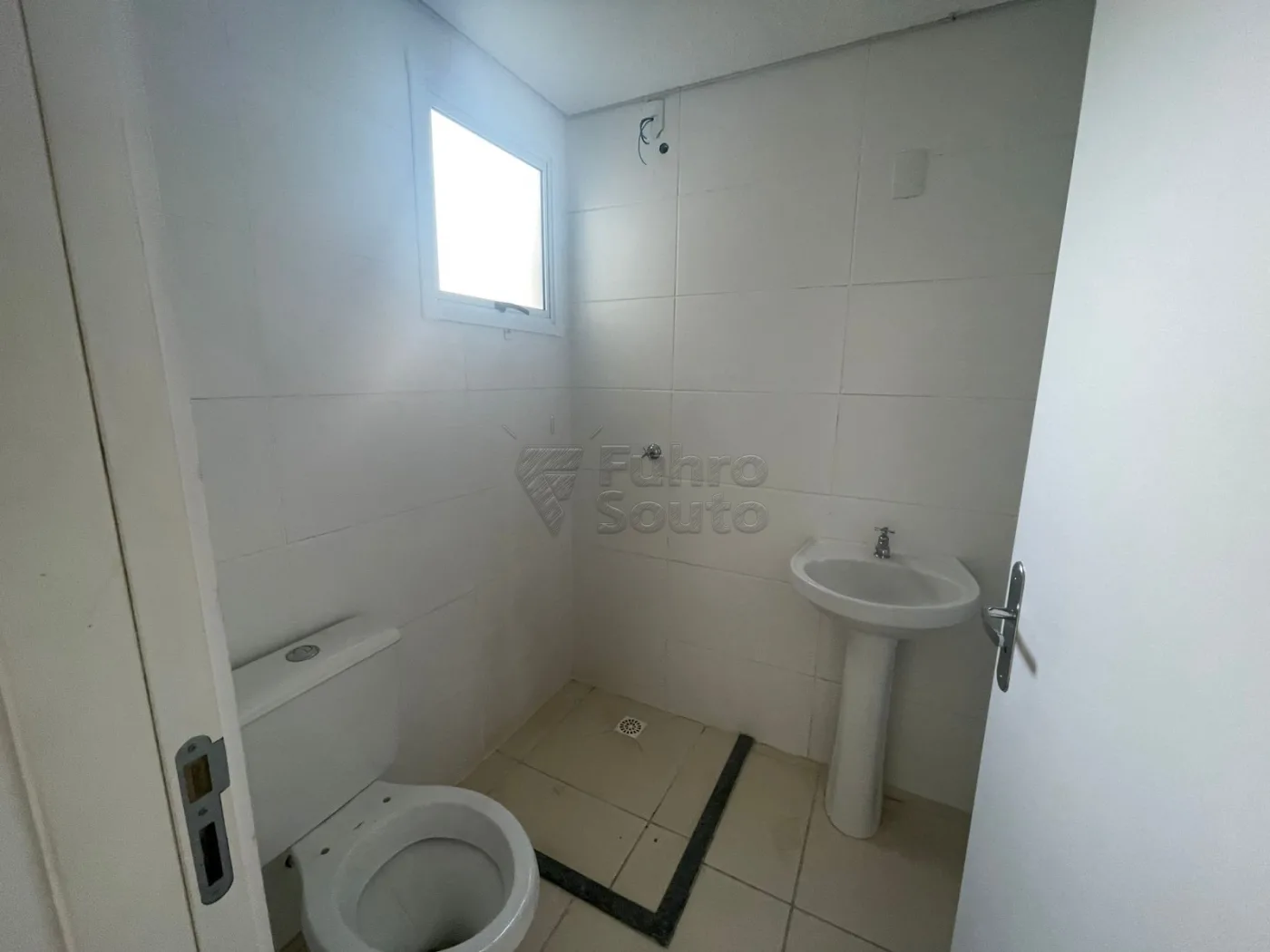 Comprar Apartamento / Padr&atilde;o em Pelotas R$ 135.000,00 - Foto 5