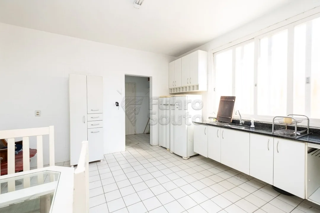 Comprar Casa / Padr&atilde;o em Pelotas R$ 749.000,00 - Foto 4