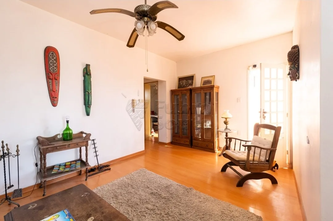 Comprar Casa / Padr&atilde;o em Pelotas R$ 749.000,00 - Foto 2