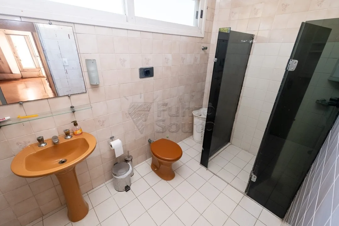 Comprar Casa / Padr&atilde;o em Pelotas R$ 749.000,00 - Foto 32