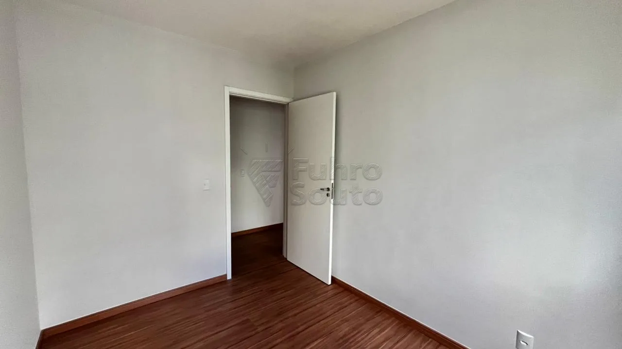 Comprar Apartamento / Padr&atilde;o em Pelotas R$ 170.000,00 - Foto 4