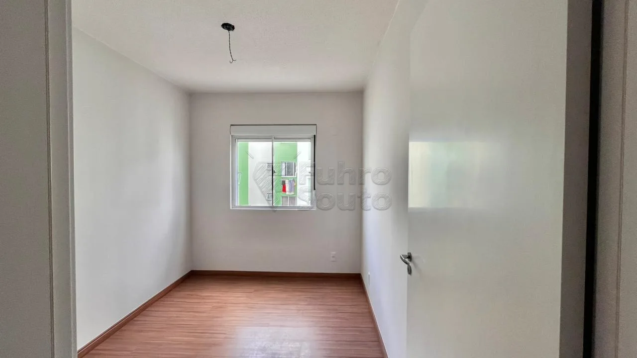 Comprar Apartamento / Padr&atilde;o em Pelotas R$ 170.000,00 - Foto 3