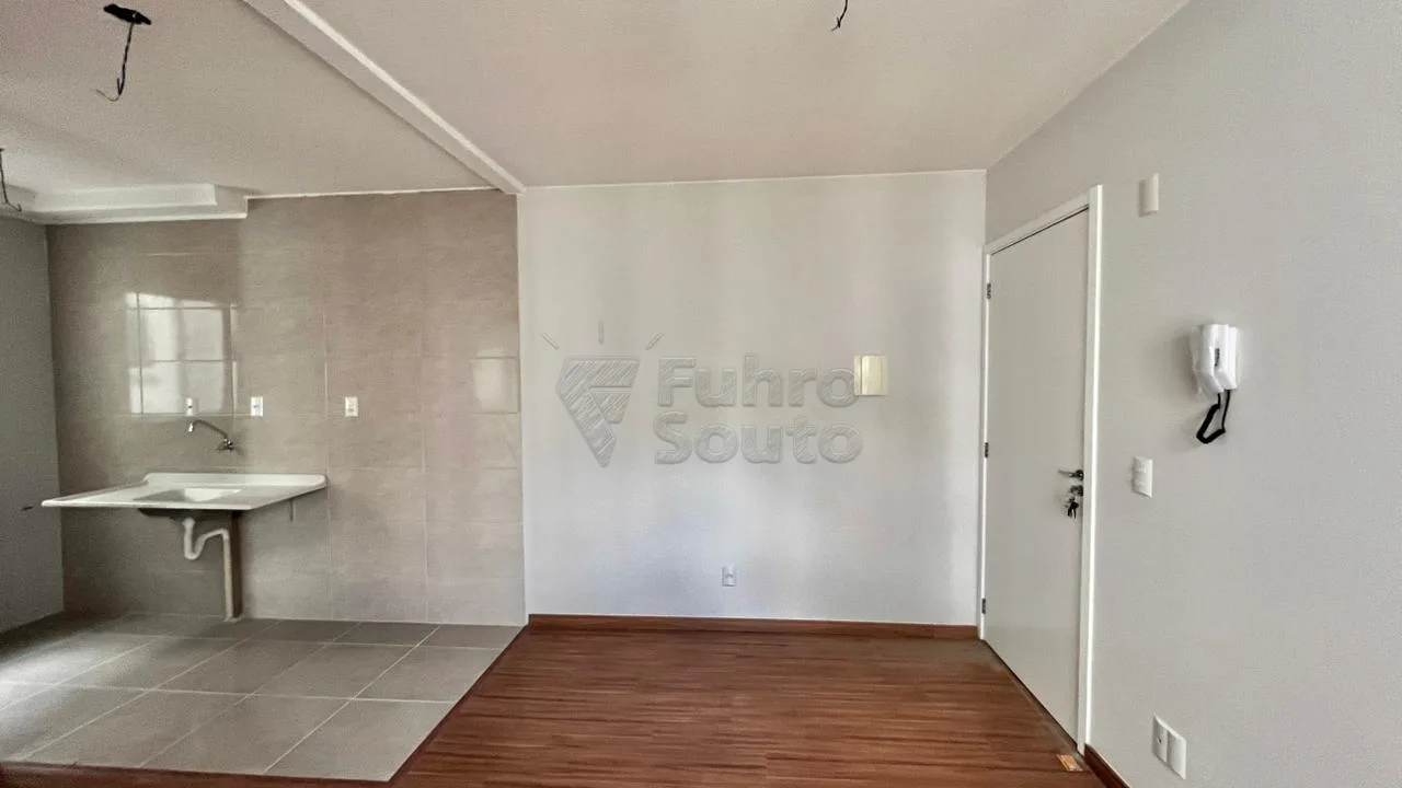 Comprar Apartamento / Padr&atilde;o em Pelotas R$ 170.000,00 - Foto 2