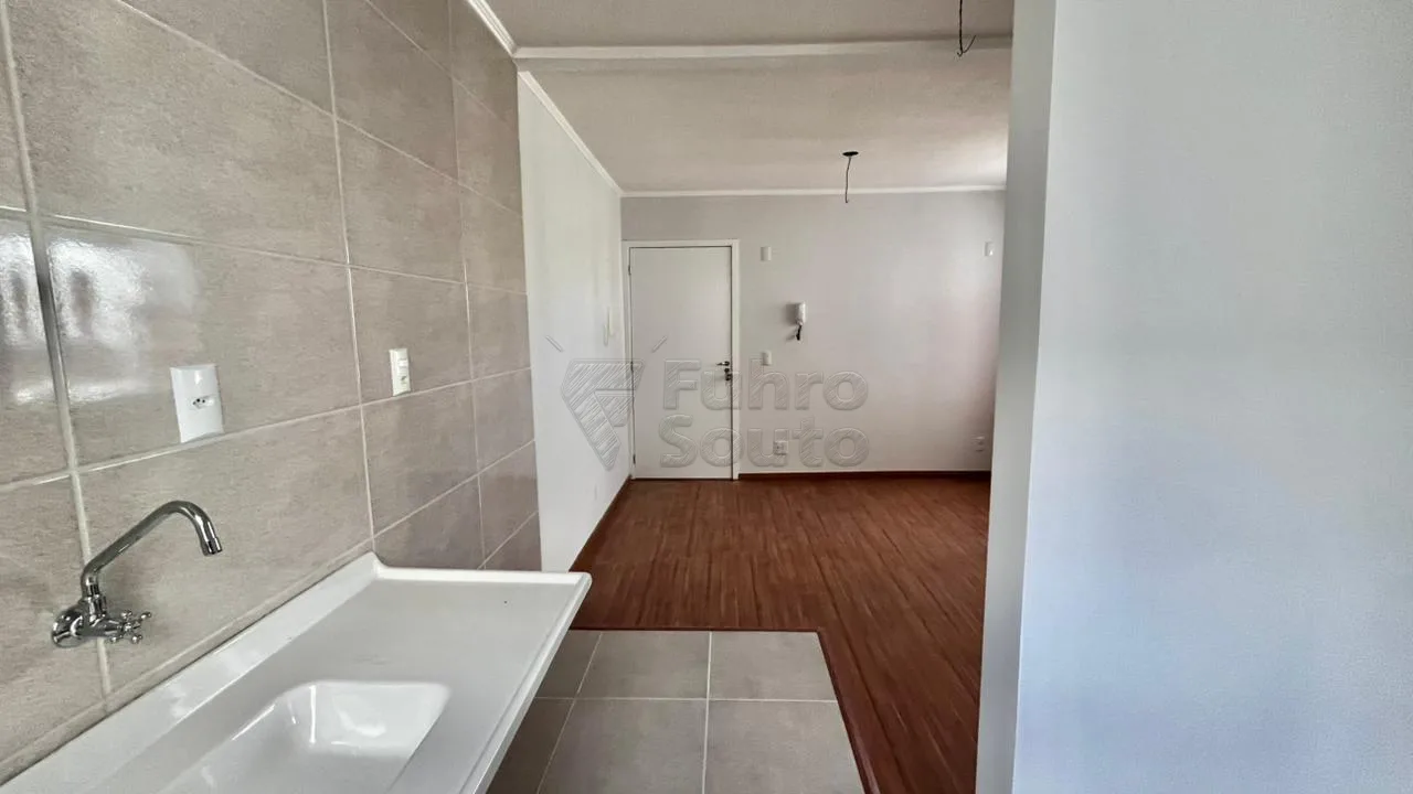 Comprar Apartamento / Padr&atilde;o em Pelotas R$ 170.000,00 - Foto 2