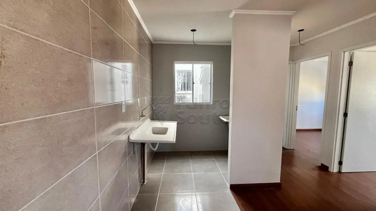 Comprar Apartamento / Padr&atilde;o em Pelotas R$ 170.000,00 - Foto 2