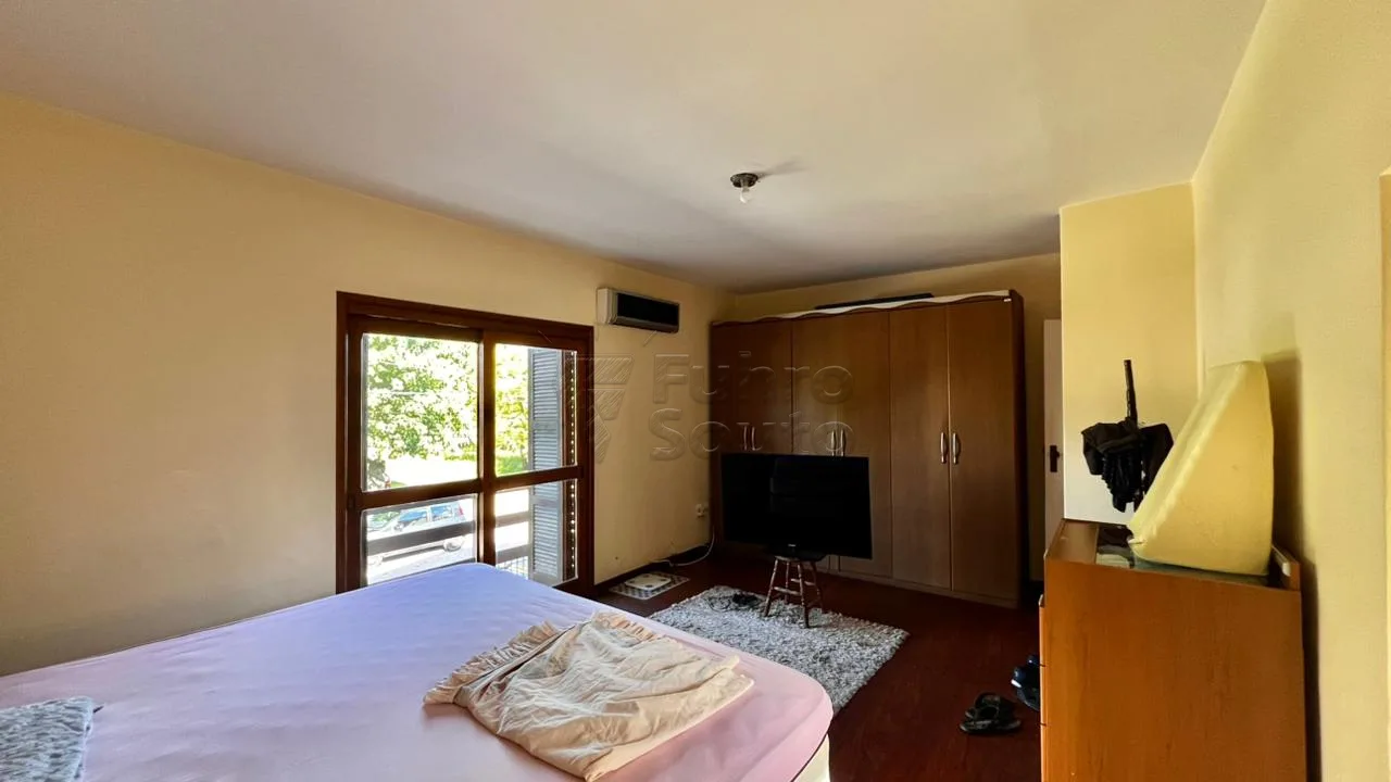 Comprar Casa / Padr&atilde;o em Pelotas R$ 630.000,00 - Foto 8