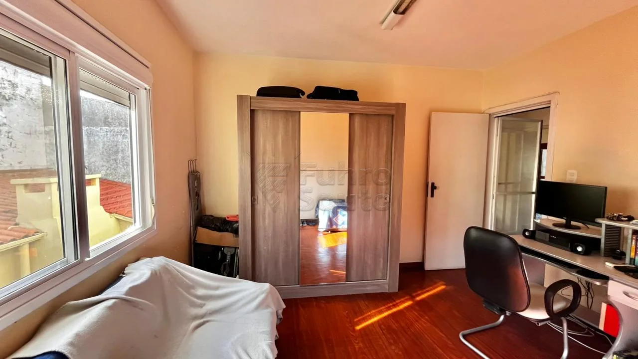 Comprar Casa / Padr&atilde;o em Pelotas R$ 630.000,00 - Foto 10