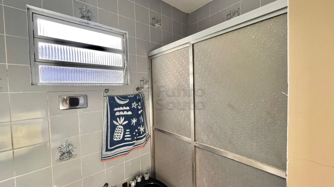 Comprar Casa / Padr&atilde;o em Pelotas R$ 630.000,00 - Foto 18