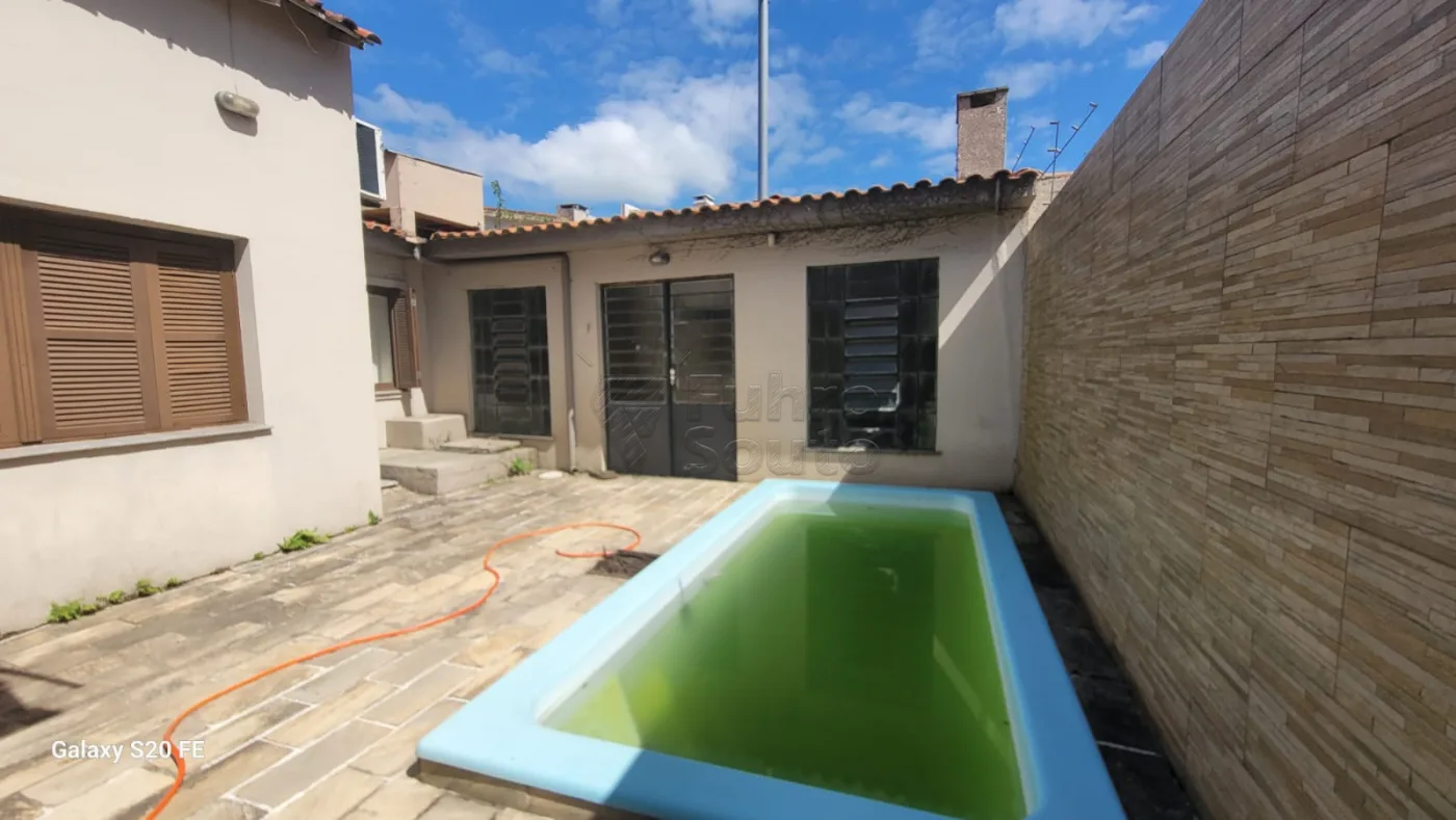Comprar Casa / Padr&atilde;o em Pelotas R$ 590.000,00 - Foto 4