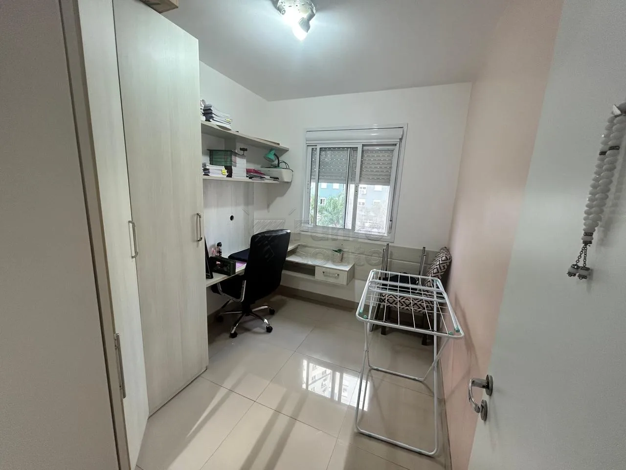 Comprar Apartamento / Padr&atilde;o em Pelotas R$ 275.000,00 - Foto 5