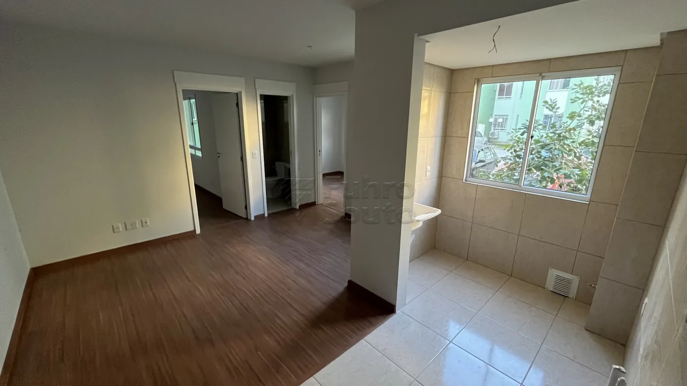 Comprar Apartamento / Padr&atilde;o em Pelotas R$ 154.900,00 - Foto 2