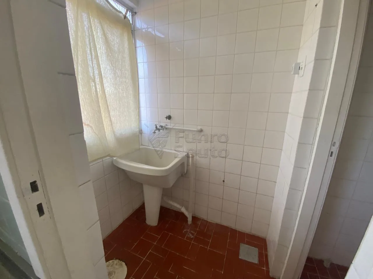 Comprar Apartamento / Padr&atilde;o em Pelotas R$ 230.000,00 - Foto 9